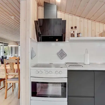 Holiday home Sissa - 1-5km From The Sea In Ne Jutland By Interhome Hals