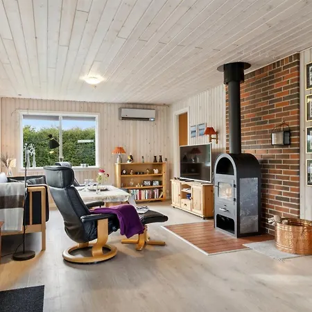 Sissa - 1-5km From The Sea By Interhome